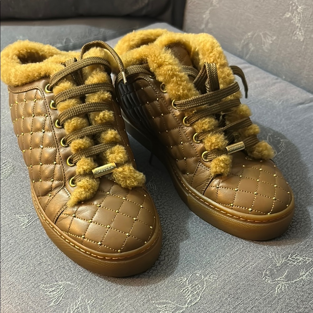LESILLA 37 1/2 Brown Quilted Ankle Boots with Faux Fur Lining and Interior